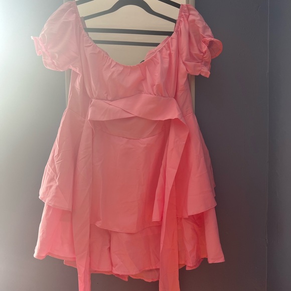 Off Shoulder Tie Back Ruffled romper - Picture 2 of 2